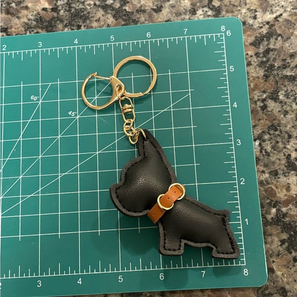 Black leather terrier hanging keychain for bag or car - Picture 4 of 4